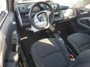 ✅ 2014 Smart fortwo Pure • VIN: WMEEJ3BA9EK772116 • Lot: 72599654. Wystawiony na Copart z przebiegiem Nie podano. Bezpłatny archiwum sprzedaży aukcyjnych z USA i szczegółowy raport historii pojazdu na DreamBid. Zdjęcie 8.