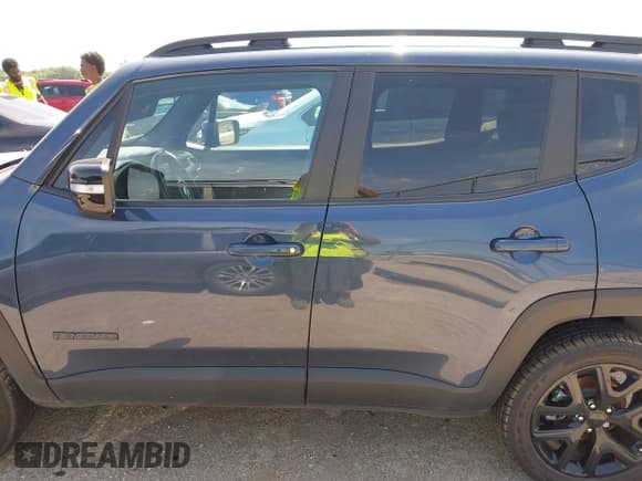 ✅ 2022 Jeep Renegade Altitude • VIN: ZACNJDE14NPN99057 • Лот: 42442282. Опубликован ранее на IAAI с пробегом 11 765 миль. Бесплатный доступ к архиву аукционных продаж из США и подробный отчёт об истории автомобиля на DreamBid. Изображение 14.