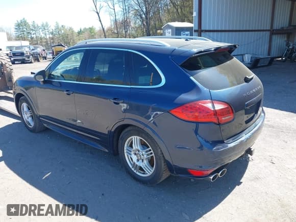 ✅ 2012 Porsche Cayenne S • VIN: WP1AB2A27CLA49899 • Lot: 42081215. Listed on IAAI with 147,920 mi. Free auction sales archive from the USA and detailed vehicle history report at DreamBid. Image 3.