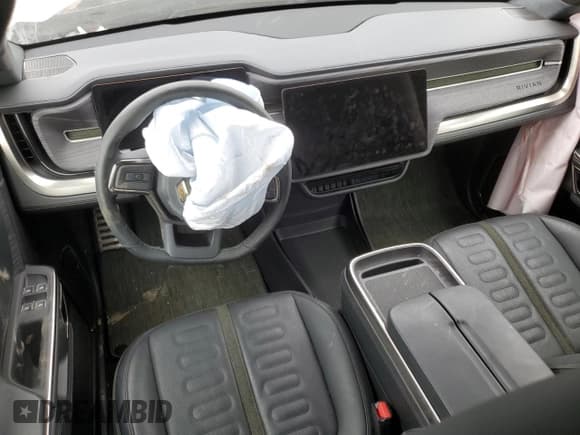 ✅ 2023 Rivian R1S Adventure • VIN: 7PDSGABA8PN008336 • Lot: 45955474. Wystawiony na Copart z przebiegiem Nie podano. Bezpłatny archiwum sprzedaży aukcyjnych z USA i szczegółowy raport historii pojazdu na DreamBid. Zdjęcie 8.