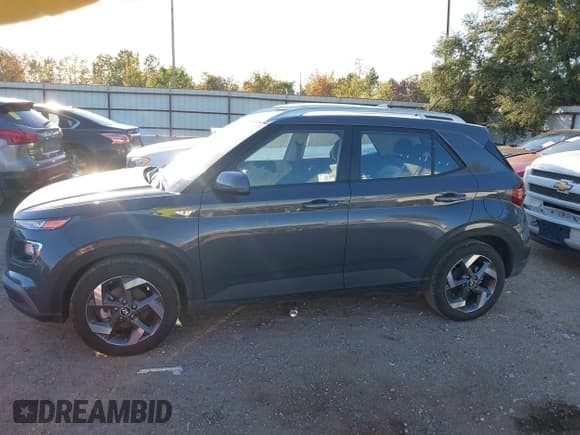 ✅ 2025 Hyundai Venue SEL • VIN: KMHRC8A34SU367299 • Lot: 43648814. Listed on IAAI with 19,689 mi. Free auction sales archive from the USA and detailed vehicle history report at DreamBid. Image 14.