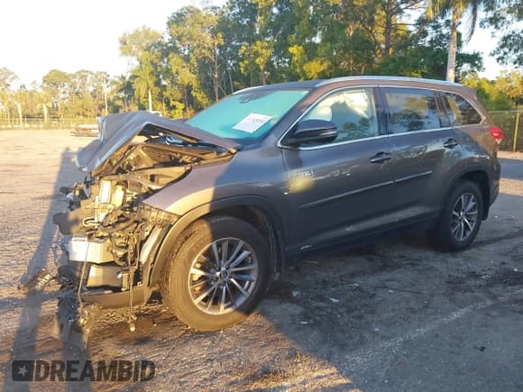 ✅ 2019 Toyota Highlander Hybrid XLE • VIN: 5TDJGRFH9KS065141 • Лот: 41745112. Опубликован ранее на IAAI с пробегом 178 841 миль. Бесплатный доступ к архиву аукционных продаж из США и подробный отчёт об истории автомобиля на DreamBid. Изображение 17.