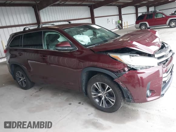 ✅ 2018 Toyota Highlander LE Plus • VIN: 5TDBZRFH7JS816167 • Lot: 43439757. Wystawiony na IAAI z przebiegiem 120 486 mil. Bezpłatny archiwum sprzedaży aukcyjnych z USA i szczegółowy raport historii pojazdu na DreamBid. Zdjęcie 13.