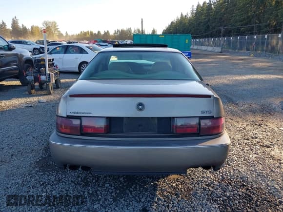 ✅ 1997 Cadillac Seville STS • VIN: 1G6KY5298VU810473 • Lot: 43444629. Listed on IAAI with 71,575 mi. Free auction sales archive from the USA and detailed vehicle history report at DreamBid. Image 16.