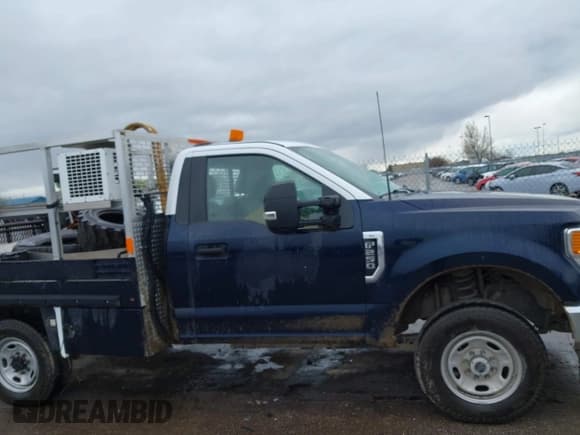 ✅ 2022 Ford F-250 XL • VIN: 1FDBF2B65NEE21187 • Lot: 41921169. Wystawiony na IAAI z przebiegiem 57 394 mil. Bezpłatny archiwum sprzedaży aukcyjnych z USA i szczegółowy raport historii pojazdu na DreamBid. Zdjęcie 13.