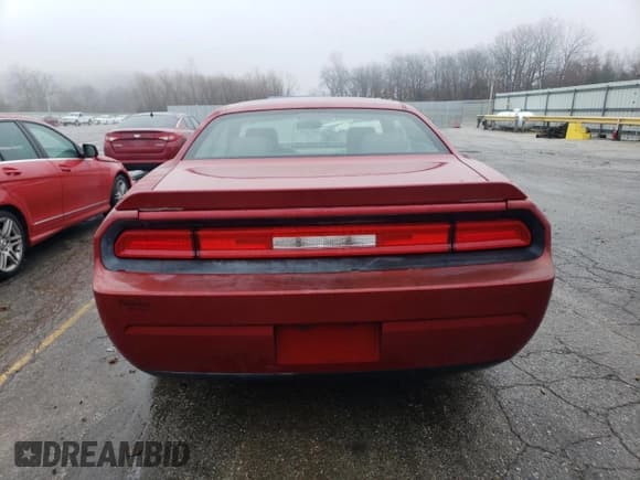 ✅ 2010 Dodge Challenger SE • VIN: 2B3CJ4DV4AH166608 • Lot: 86160144. Wystawiony na Copart z przebiegiem 226 948 mil. Bezpłatny archiwum sprzedaży aukcyjnych z USA i szczegółowy raport historii pojazdu na DreamBid. Zdjęcie 6.