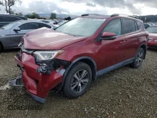 ✅ 2018 Toyota RAV4 XLE • VIN: 2T3RFREV9JW813476 • Лот: 93331035. Опубликован ранее на Copart с пробегом 27 284 миль. Бесплатный доступ к архиву аукционных продаж из США и подробный отчёт об истории автомобиля на DreamBid. Изображение 1.