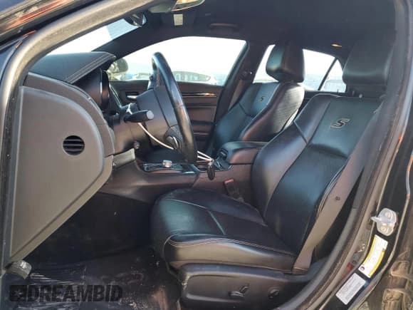 ✅ 2017 Chrysler 300 S Alloy Edition • VIN: 2C3CCABG5HH506374 • Lot: 69860615. Listed on Copart with 101,613 mi. Free auction sales archive from the USA and detailed vehicle history report at DreamBid. Image 7.