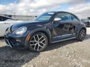 ✅ 2016 Volkswagen Beetle Dune • VIN: 3VWS17AT8GM620350 • Lot: 79208524. Wystawiony na Copart z przebiegiem 75 582 mil. Bezpłatny archiwum sprzedaży aukcyjnych z USA i szczegółowy raport historii pojazdu na DreamBid. Zdjęcie 1.