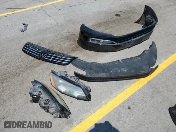 ✅ 2014 Volkswagen Passat SEL Premium • VIN: 1VWCN7A32EC096829 • Lot: 85938205. Wystawiony na Copart z przebiegiem 76 366 mil. Bezpłatny archiwum sprzedaży aukcyjnych z USA i szczegółowy raport historii pojazdu na DreamBid. Zdjęcie 12.