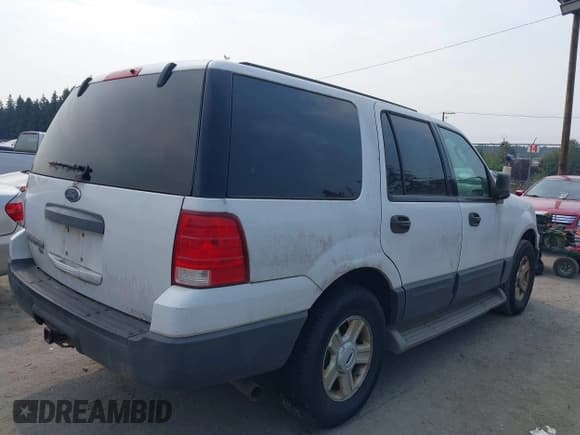 ✅ 2004 Ford Expedition Special Service • VIN: 1FMPU16LX4LB18986 • Лот: 43098936. Опубликован ранее на IAAI с пробегом Не указан. Бесплатный доступ к архиву аукционных продаж из США и подробный отчёт об истории автомобиля на DreamBid. Изображение 4.
