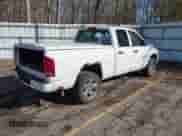 2004 Dodge 1500 SLT z VIN 1D7HU18D14S632932, wystawiony jako IAAI lot #43601605 z przebiegiem 116 019 mil mil oraz . Historia ofert i sprzedaży dostępna na DreamBid. Obrazek 4.