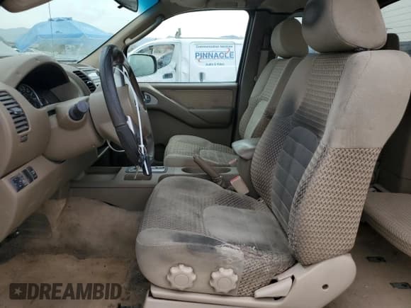 ✅ 2006 Nissan Frontier SE • VIN: 1N6AD06U76C442703 • Lot: 70886175. Wystawiony na Copart z przebiegiem 101 393 mil. Bezpłatny archiwum sprzedaży aukcyjnych z USA i szczegółowy raport historii pojazdu na DreamBid. Zdjęcie 7.