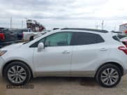 ✅ 2018 Buick Encore Preferred • VIN: KL4CJASB4JB528235 • Lot: 43516232. Wystawiony na IAAI z przebiegiem 47 548 mil. Bezpłatny archiwum sprzedaży aukcyjnych z USA i szczegółowy raport historii pojazdu na DreamBid. Zdjęcie 14.