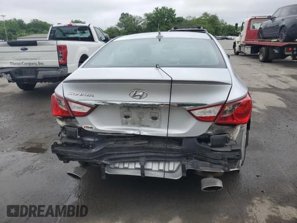 ✅ 2014 Hyundai Sonata SE • VIN: 5NPEC4AC0EH923411 • Лот: 70646295. Опубликован ранее на Copart с пробегом 141 830 миль. Бесплатный доступ к архиву аукционных продаж из США и подробный отчёт об истории автомобиля на DreamBid. Изображение 6.