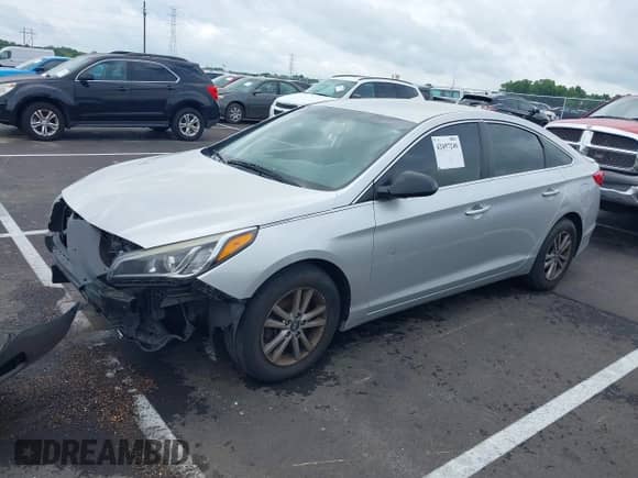 2016 Hyundai Sonata 2.4L z VIN 5NPE24AF1GH409129, wystawiony jako IAAI lot #42497240 z przebiegiem 228 574 mil mil oraz . Historia ofert i sprzedaży dostępna na DreamBid. Obrazek 17.