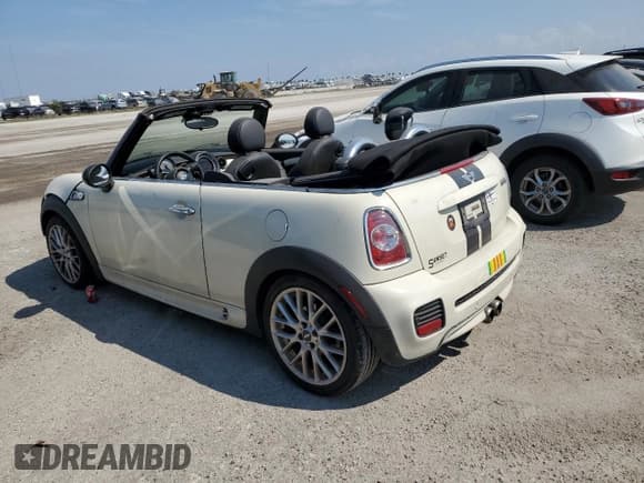 ✅ 2015 MINI Convertible S • VIN: WMWZP3C55F2A91274 • Lot: 76558584. Wystawiony na Copart z przebiegiem Nie podano. Bezpłatny archiwum sprzedaży aukcyjnych z USA i szczegółowy raport historii pojazdu na DreamBid. Zdjęcie 2.