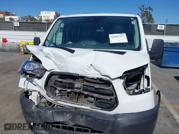 ✅ 2019 Ford Transit • VIN: 1FTYR2YM2KKA85216 • Lot: 42207747. Wystawiony na IAAI z przebiegiem 106 304 mil. Bezpłatny archiwum sprzedaży aukcyjnych z USA i szczegółowy raport historii pojazdu na DreamBid. Zdjęcie 13.