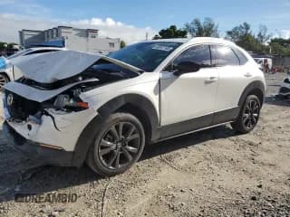 ✅ 2024 Mazda CX-30 Premium • VIN: 3MVDMBDY6RM692369 • Лот: 80347195. Опубликован ранее на Copart с пробегом 9 875 миль. Бесплатный доступ к архиву аукционных продаж из США и подробный отчёт об истории автомобиля на DreamBid. Изображение 1.