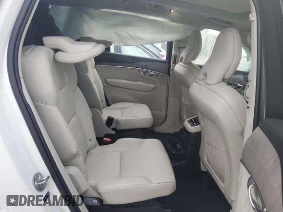 ✅ 2023 Volvo XC90 Plus • VIN: YV4H600N2P1949810 • Lot: 84947784. Listed on Copart with 40,842 mi. Free auction sales archive from the USA and detailed vehicle history report at DreamBid. Image 10.