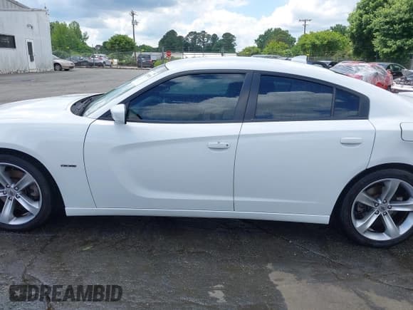 ✅ 2017 Dodge Charger R/T • VIN: 2C3CDXCT7HH561632 • Lot: 42230931. Listed on IAAI with 165,954 mi. Free auction sales archive from the USA and detailed vehicle history report at DreamBid. Image 14.