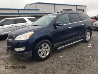 2010 Chevrolet Traverse 1LT z VIN 1GNLVFED1AS151679, wystawiony jako Copart lot #55787825 z przebiegiem 230 820 mil mil oraz Szkoda całkowita • Salvage title. Historia ofert i sprzedaży dostępna na DreamBid. Obrazek 1.