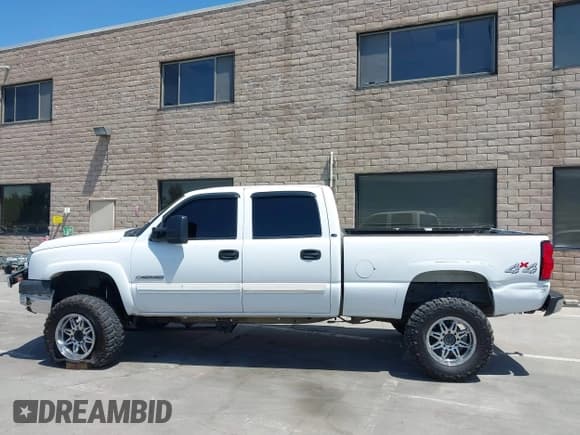 ✅ 2005 Chevrolet Silverado 2500HD LS • VIN: 1GCHK23U35F803784 • Lot: 42185294. Wystawiony na IAAI z przebiegiem 205 539 mil. Bezpłatny archiwum sprzedaży aukcyjnych z USA i szczegółowy raport historii pojazdu na DreamBid. Zdjęcie 14.