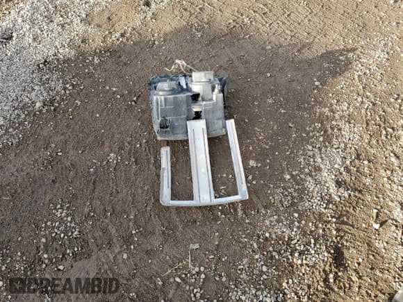 ✅ 2016 Chevrolet Silverado 2500HD Work Truck • VIN: 1GC2KUEG0GZ404227 • Lot: 83024544. Wystawiony na Copart z przebiegiem 196 528 mil. Bezpłatny archiwum sprzedaży aukcyjnych z USA i szczegółowy raport historii pojazdu na DreamBid. Zdjęcie 12.