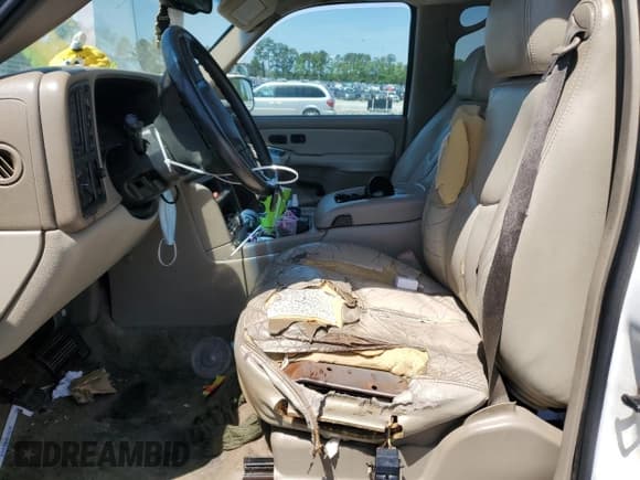 ✅ 2003 Chevrolet Suburban Z71 • VIN: 3GNFK16Z83G275378 • Лот: 54401975. Опубликован ранее на Copart с пробегом Не указан. Бесплатный доступ к архиву аукционных продаж из США и подробный отчёт об истории автомобиля на DreamBid. Изображение 7.