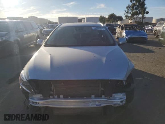 ✅ 2015 Volvo V60 T5 Premier • VIN: YV1612SB6F1211119 • Лот: 77466004. Опубликован ранее на Copart с пробегом 144 388 миль. Бесплатный доступ к архиву аукционных продаж из США и подробный отчёт об истории автомобиля на DreamBid. Изображение 5.