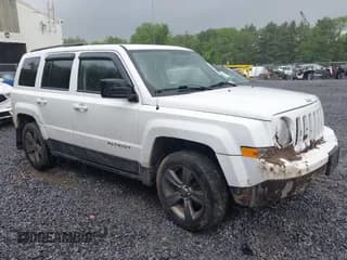 ✅ 2015 Jeep Patriot Latitude • VIN: 1C4NJRFB8FD217989 • Lot: 42446956. Wystawiony na IAAI z przebiegiem 141 787 mil. Bezpłatny archiwum sprzedaży aukcyjnych z USA i szczegółowy raport historii pojazdu na DreamBid. Zdjęcie 1.