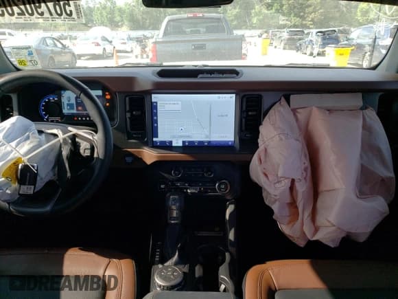 ✅ 2024 Ford Bronco Outer Banks • VIN: 1FMEE8BP8RLA73270 • Lot: 56790205. Listed on Copart with 8,715 mi. Free auction sales archive from the USA and detailed vehicle history report at DreamBid. Image 8.