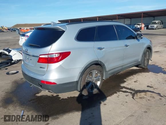 ✅ 2015 Hyundai Santa Fe Limited • VIN: KM8SRDHF1FU116691 • Лот: 43631175. Опубликован ранее на IAAI с пробегом 130 323 миль. Бесплатный доступ к архиву аукционных продаж из США и подробный отчёт об истории автомобиля на DreamBid. Изображение 4.