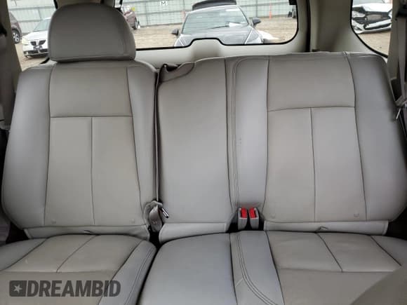 ✅ 2006 GMC Envoy SLT • VIN: 1GKDT13S562152093 • Lot: 81571005. Listed on Copart with 256,169 mi. Free auction sales archive from the USA and detailed vehicle history report at DreamBid. Image 10.