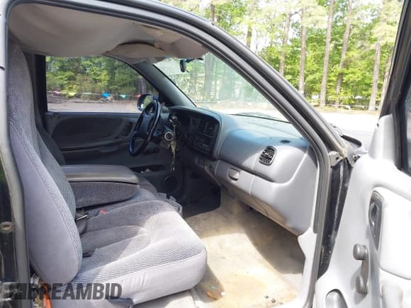 ✅ 1997 Dodge Dakota • VIN: 1B7FL26X6VS243843 • Lot: 42116742. Wystawiony na IAAI z przebiegiem 266 588 mil. Bezpłatny archiwum sprzedaży aukcyjnych z USA i szczegółowy raport historii pojazdu na DreamBid. Zdjęcie 5.