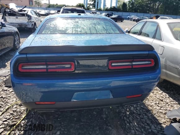 ✅ 2022 Dodge Challenger R/T • VIN: 2C3CDZBT5NH253884 • Lot: 67377384. Wystawiony na Copart z przebiegiem 9 427 mil. Bezpłatny archiwum sprzedaży aukcyjnych z USA i szczegółowy raport historii pojazdu na DreamBid. Zdjęcie 6.