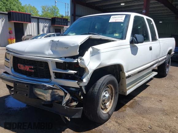 ✅ 1998 GMC Sierra 2500 • VIN: 1GTGC29J9WE514261 • Лот: 42033247. Опубликован ранее на IAAI с пробегом 151 001 миль. Бесплатный доступ к архиву аукционных продаж из США и подробный отчёт об истории автомобиля на DreamBid. Изображение 6.