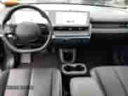 2022 Hyundai Ioniq 5 SEL z VIN KM8KN4AE6NU061487, wystawiony jako Copart lot #81507633 z przebiegiem 9 737 mil mil oraz . Historia ofert i sprzedaży dostępna na DreamBid. Obrazek 8.