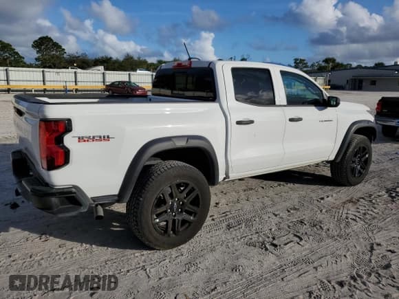 ✅ 2023 Chevrolet Colorado 4WD Trail Boss • VIN: 1GCPTEEKXP1198099 • Лот: 77568934. Опубликован ранее на Copart с пробегом 8 109 миль. Бесплатный доступ к архиву аукционных продаж из США и подробный отчёт об истории автомобиля на DreamBid. Изображение 3.