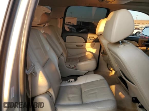 ✅ 2008 Chevrolet Suburban LTZ • VIN: 3GNFC16J78G204719 • Lot: 76814694. Wystawiony na Copart z przebiegiem 258 396 mil. Bezpłatny archiwum sprzedaży aukcyjnych z USA i szczegółowy raport historii pojazdu na DreamBid. Zdjęcie 11.