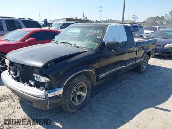 ✅ 2002 Chevrolet S-10 LS • VIN: 1GCCS19W528218430 • Лот: 41599415. Опубликован ранее на IAAI с пробегом Не указан. Бесплатный доступ к архиву аукционных продаж из США и подробный отчёт об истории автомобиля на DreamBid. Изображение 2.