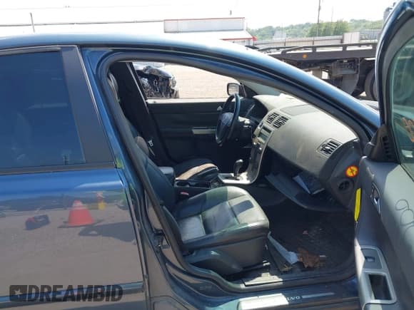 ✅ 2005 Volvo S40 • VIN: YV1MS682152076014 • Lot: 42888700. Listed on IAAI with 160,809 mi. Free auction sales archive from the USA and detailed vehicle history report at DreamBid. Image 5.