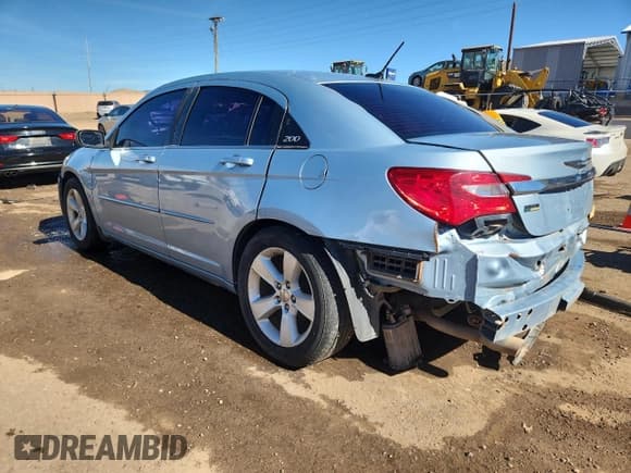 ✅ 2012 Chrysler 200 Touring • VIN: 1C3CCBBG7CN139452 • Lot: 90944035. Wystawiony na Copart z przebiegiem 150 840 mil. Bezpłatny archiwum sprzedaży aukcyjnych z USA i szczegółowy raport historii pojazdu na DreamBid. Zdjęcie 2.