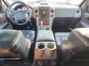 ✅ 2005 Ford F-150 XLT • VIN: 1FTPX14575NB73806 • Лот: 71034155. Опубликован ранее на Copart с пробегом 161 258 миль. Бесплатный доступ к архиву аукционных продаж из США и подробный отчёт об истории автомобиля на DreamBid. Изображение 8.