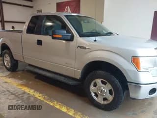 ✅ 2014 Ford F-150 XL • VIN: 1FTFX1ET2EKF80944 • Lot: 42424484. Wystawiony na IAAI z przebiegiem 317 758 mil. Bezpłatny archiwum sprzedaży aukcyjnych z USA i szczegółowy raport historii pojazdu na DreamBid. Zdjęcie 1.