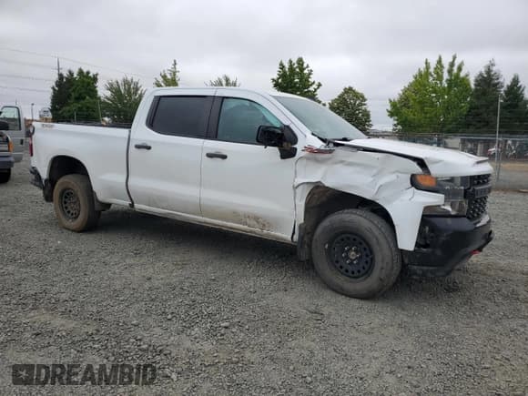 ✅ 2022 Chevrolet Silverado 1500 Custom Trail Boss • VIN: 3GCPYCEL6NG200072 • Lot: 59324305. Wystawiony na Copart z przebiegiem 76 285 mil. Bezpłatny archiwum sprzedaży aukcyjnych z USA i szczegółowy raport historii pojazdu na DreamBid. Zdjęcie 4.