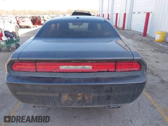 ✅ 2013 Dodge Challenger Rallye Redline • VIN: 2C3CDYAG9DH541985 • Lot: 41443698. Wystawiony na IAAI z przebiegiem 141 685 mil. Bezpłatny archiwum sprzedaży aukcyjnych z USA i szczegółowy raport historii pojazdu na DreamBid. Zdjęcie 17.