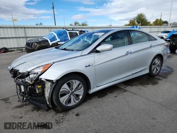✅ 2015 Hyundai Sonata • VIN: KMHEC4A46FA123824 • Лот: 85742335. Опубликован ранее на Copart с пробегом 134 537 миль. Бесплатный доступ к архиву аукционных продаж из США и подробный отчёт об истории автомобиля на DreamBid. Изображение 1.