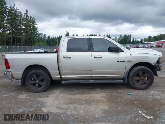 ✅ 2009 Dodge 1500 Laramie • VIN: 1D3HV13T49J512617 • Lot: 42589721. Wystawiony na IAAI z przebiegiem 149 820 mil. Bezpłatny archiwum sprzedaży aukcyjnych z USA i szczegółowy raport historii pojazdu na DreamBid. Zdjęcie 14.