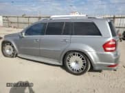 ✅ 2010 Mercedes-Benz GL 550 • VIN: 4JGBF8GEXAA597043 • Lot: 92400475. Wystawiony na Copart z przebiegiem Nie podano. Bezpłatny archiwum sprzedaży aukcyjnych z USA i szczegółowy raport historii pojazdu na DreamBid. Zdjęcie 2.